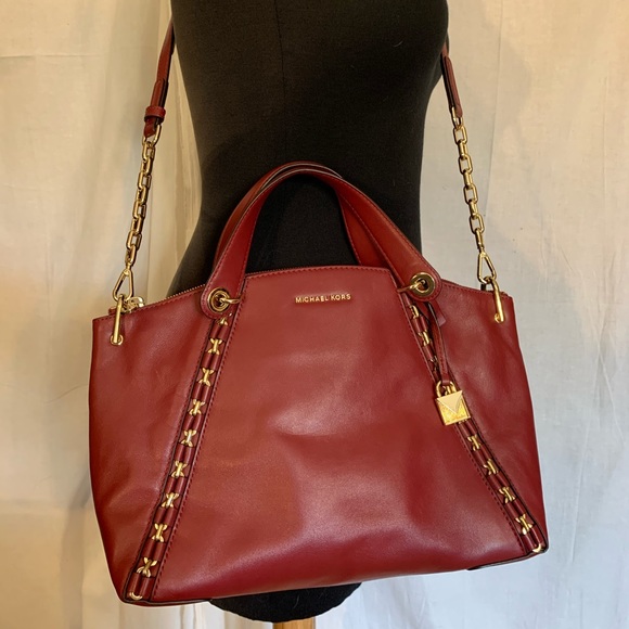 Michael Kors Handbags - Micheal Kors Sadie satchel.